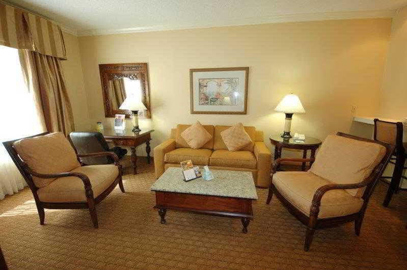 באטון רוז' Best Western Richmond Suites H מראה חיצוני תמונה